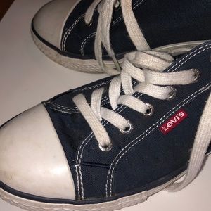 EUC- Levi’s  denim canvas shoes sneakers